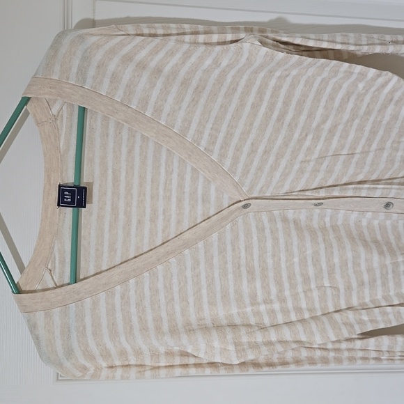 Gap Cardigan - Picture 2 of 5